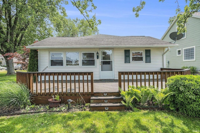 8056 E N Rd, Syracuse, IN 46567 - view of front of property with a deck