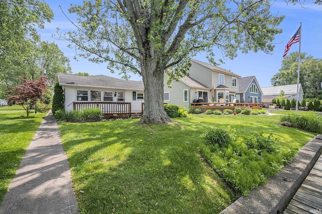 8056 E N Rd, Syracuse, IN 46567 - view of front facade with a deck and a front lawn