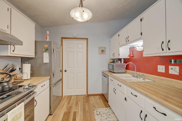 3502 S Tyler Ln, Bloomington, IN 47403 - kitchen featuring a sink, under cabinet range hood, appliances with stainless steel finishes, light wood-style floors, and light countertops