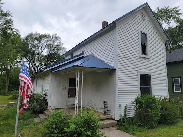 257 Center St, Auburn, IN 46706 - view of front of home featuring a chimney