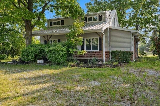 6226 Wheeling Ave, Muncie, IN 47304 - view of front of home with metal roof, brick siding, and a front lawn