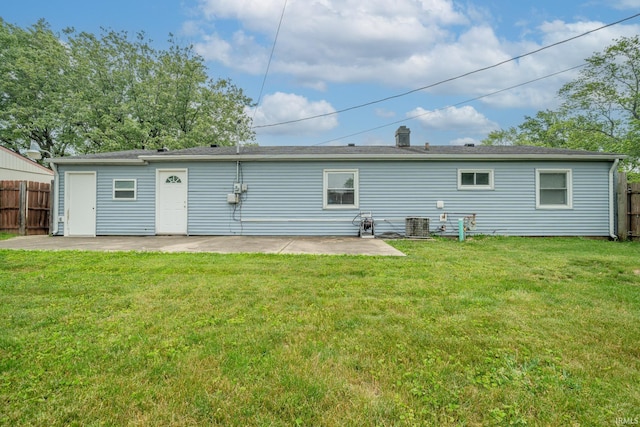 1011 N Lincolnshire Blvd, Marion, IN 46952 - rear view of property featuring a patio area and cooling unit