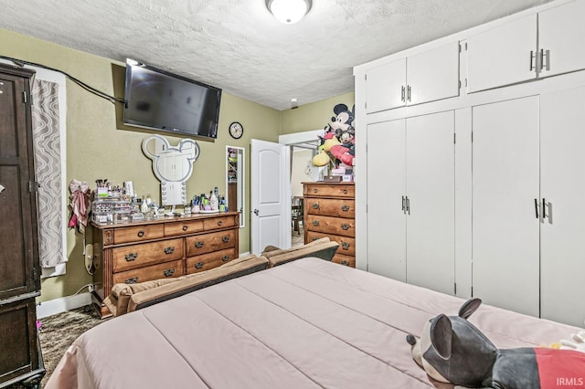 719 W Franklin St, Elkhart, IN 46516 - bedroom with a closet, a textured ceiling, and baseboards