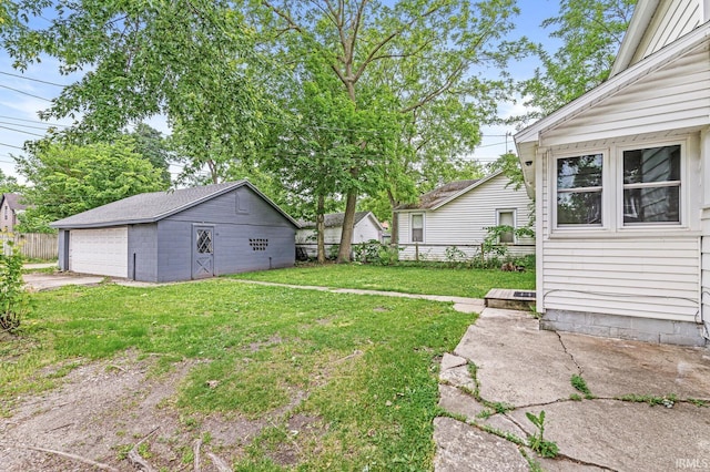 719 W Franklin St, Elkhart, IN 46516 - view of yard with a detached garage and an outdoor structure