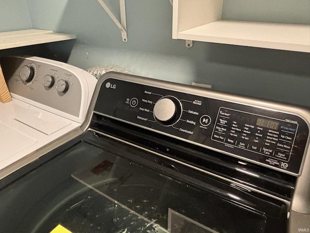 4026 S Lafayette St, Fort Wayne, IN 46806 - laundry view of independent washer and dryer