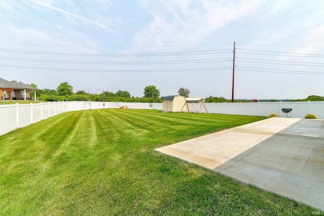 5708 Abbe Wood Dr, Newburgh, IN 47630 - view of yard featuring a patio