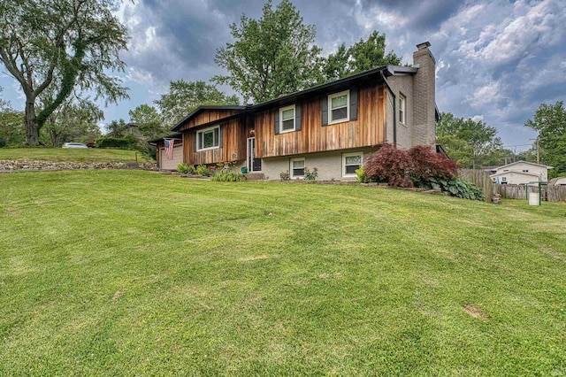 713 Carole Pl, Newburgh, IN 47630 - split foyer home with a chimney