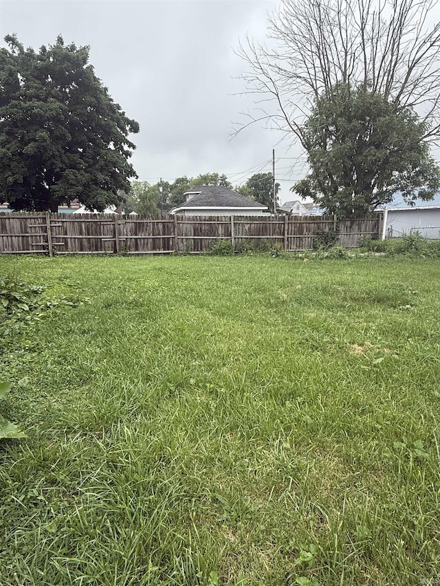 406 W N St, Kokomo, IN 46901 - view of yard