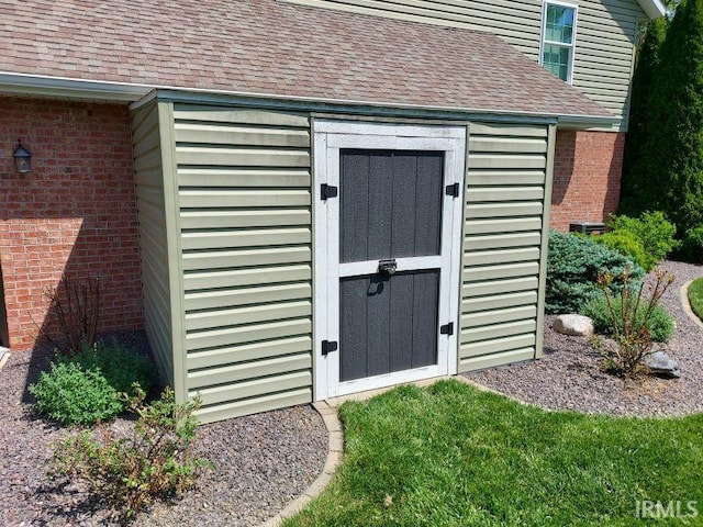 394 Saint Charles St, Jasper, IN 47546 - view of shed