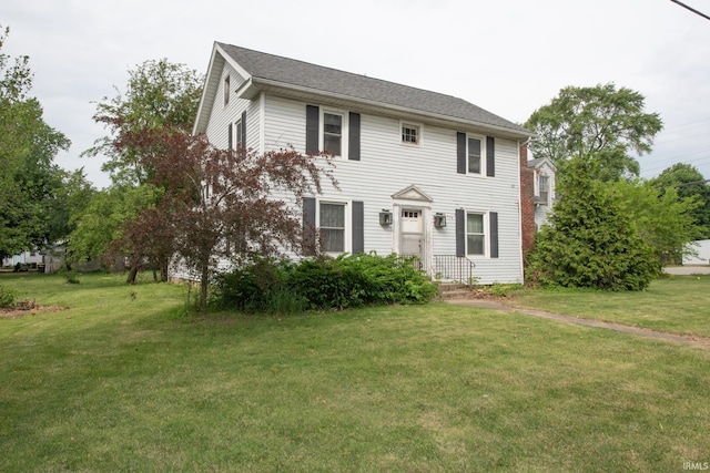 924 S Washington St, Delphi, IN 46923 - colonial inspired home featuring a front yard