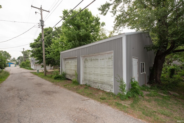924 S Washington St, Delphi, IN 46923 - view of detached garage