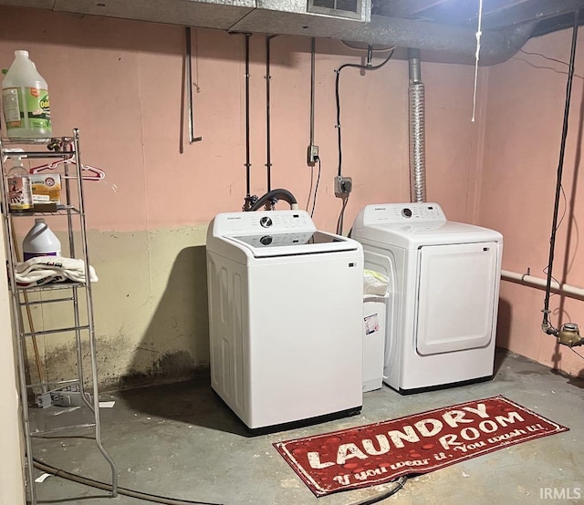 121 N Oakley Ave, Mishawaka, IN 46544 - laundry area featuring washer and clothes dryer