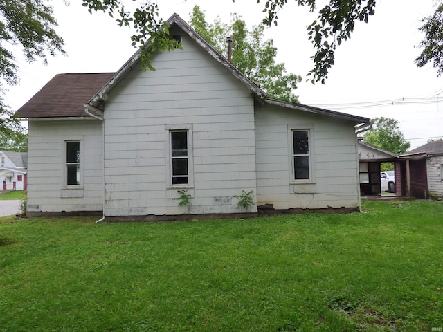 302 W Freeman St, Frankfort, IN 46041 - rear view of property with a yard