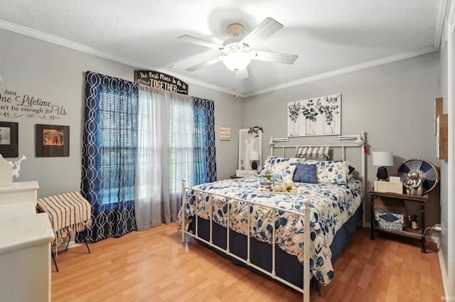 6916 Woodtrail Ct, Fort Wayne, IN 46835 - bedroom featuring wood finished floors, ornamental molding, a textured ceiling, and ceiling fan