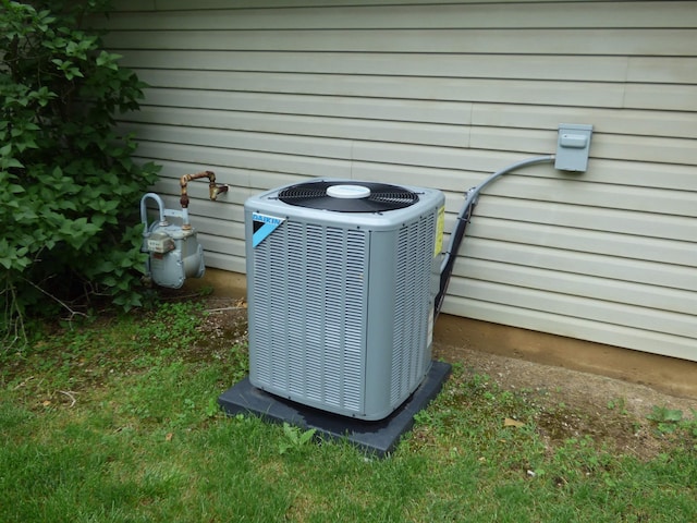 8202 Red Shank Ln, Fort Wayne, IN 46825 - exterior view of central air condition unit and gas meter