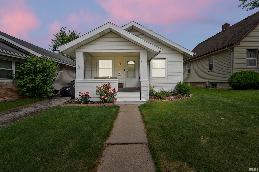 553 Charlotte Ave, Fort Wayne, IN 46805 - view of front of house with covered porch and a front yard