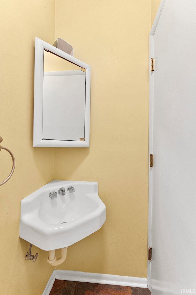1027 Pasadena Dr, Fort Wayne, IN 46807 - bathroom with baseboards and a sink