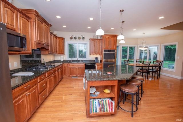 2307 Stacey Hollow Pl, Lafayette, IN 47905 - kitchen featuring black appliances, light wood-style flooring, recessed lighting, a breakfast bar, and a sink