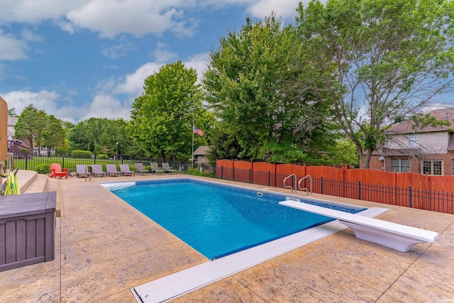 2534 Wheaton Dr, Evansville, IN 47725 - view of pool with a patio and a diving board
