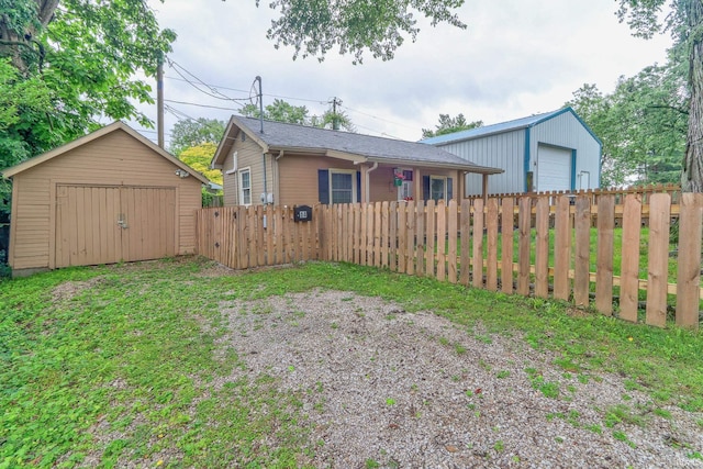 14 S Villa Dr, Evansville, IN 47714 - view of yard featuring a detached garage