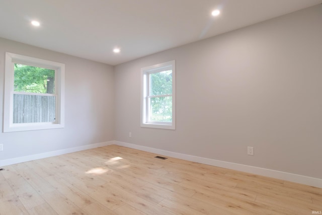 1026 S 35th St, South Bend, IN 46615 - unfurnished room featuring plenty of natural light, light wood-style flooring, baseboards, and recessed lighting