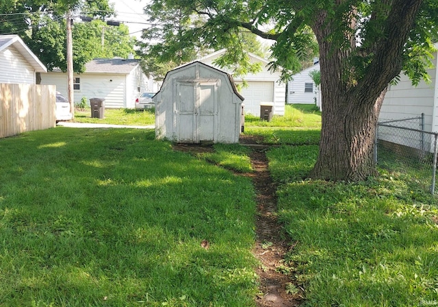 2405 Clara Ave, Fort Wayne, IN 46805 - view of yard