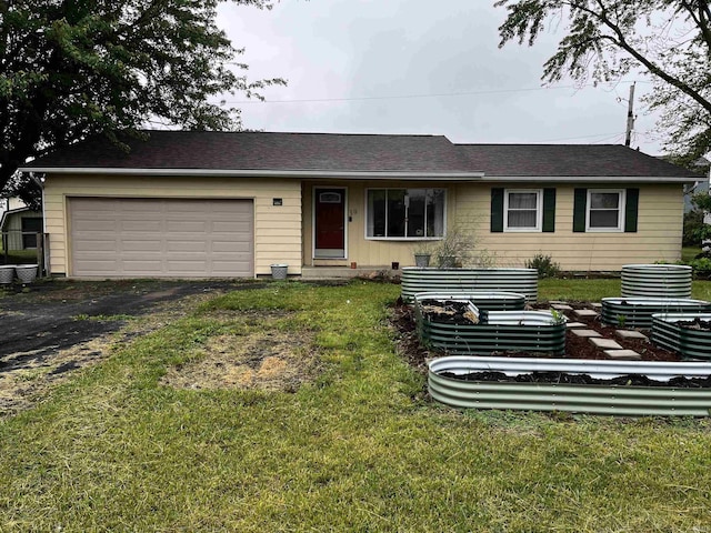 39 E Linn Rd, Bluffton, IN 46714 - ranch-style home featuring driveway, an attached garage, and a front yard