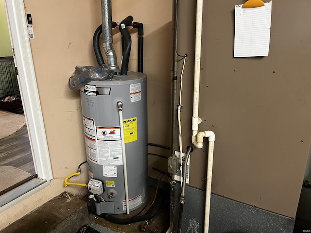 39 E Linn Rd, Bluffton, IN 46714 - utilities featuring water heater