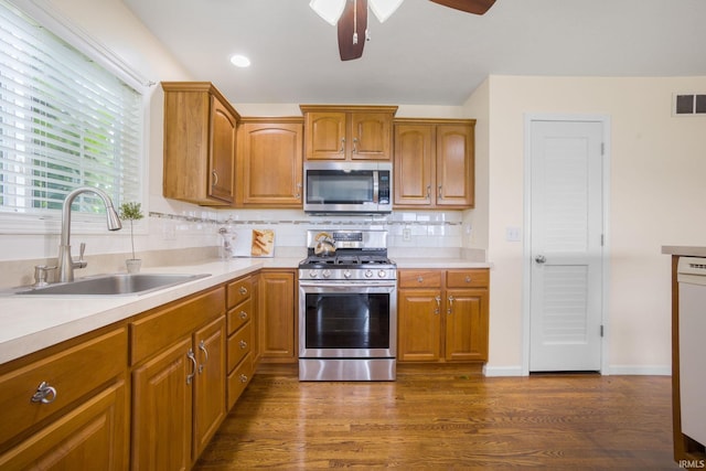 515 Cloudmont Dr, Osceola, IN 46561 - kitchen with appliances with stainless steel finishes, a sink, a ceiling fan, light countertops, and recessed lighting