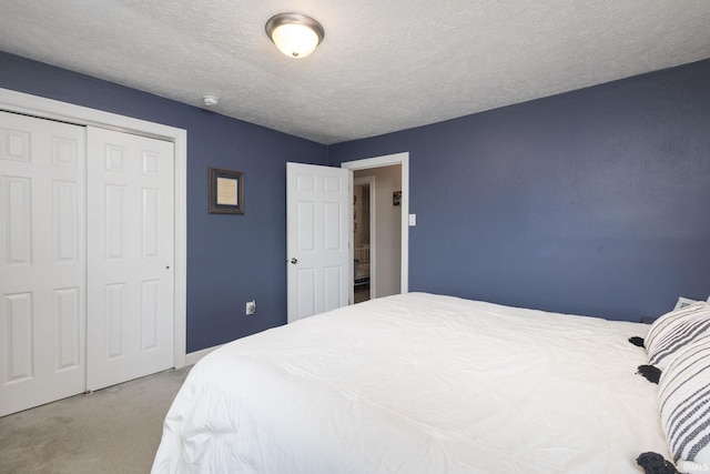 53722 Bittersweet Rd, Mishawaka, IN 46545 - bedroom featuring carpet, a closet, and a textured ceiling