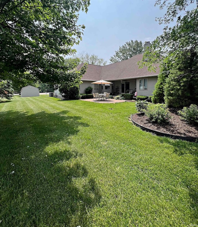1976 Oak St, Linton, IN 47441 - view of grassy yard with a patio