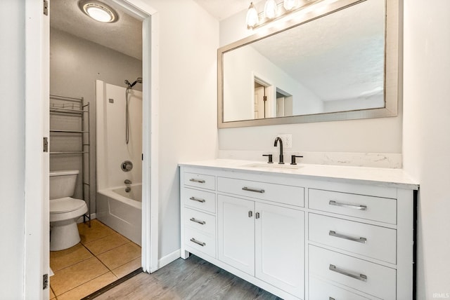 722 Biscayne Ave, Warsaw, IN 46580 - bathroom featuring toilet, vanity,  shower combination, and wood finished floors