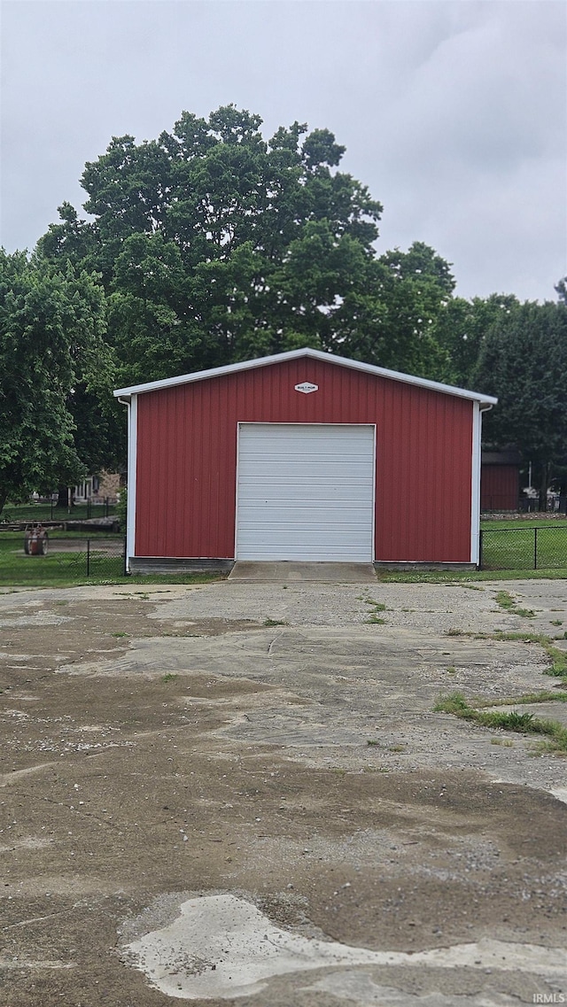 2477 W 50th Rd N, Princeton, IN 47670 - detached garage featuring driveway