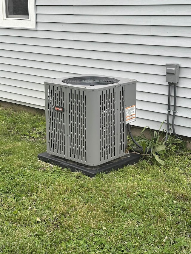 360 NE C St, Linton, IN 47441 - exterior view of central AC