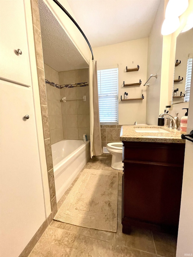 1741 Rockne Dr, South Bend, IN 46617 - full bath with vanity and shower / tub combo with curtain
