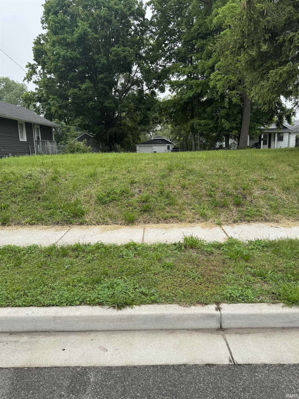 405 E Fairview Ave, South Bend, IN 46614