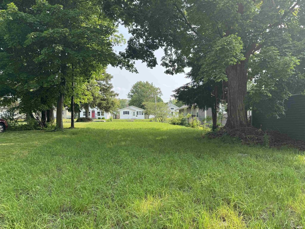405 E Fairview Ave, South Bend, IN 46614