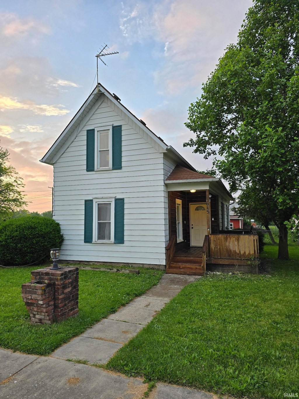 615 Washington St, Saint Joe, IN 46785 - view of front of home featuring a lawn