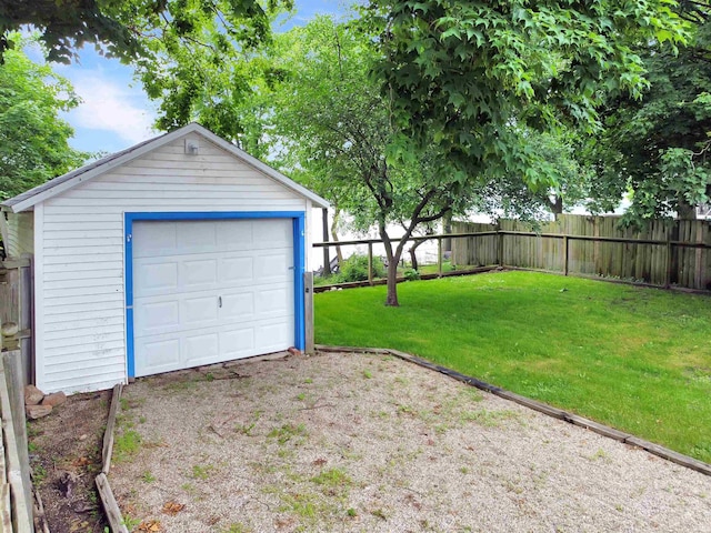 618 N Lake St, Warsaw, IN 46580 - detached garage with driveway