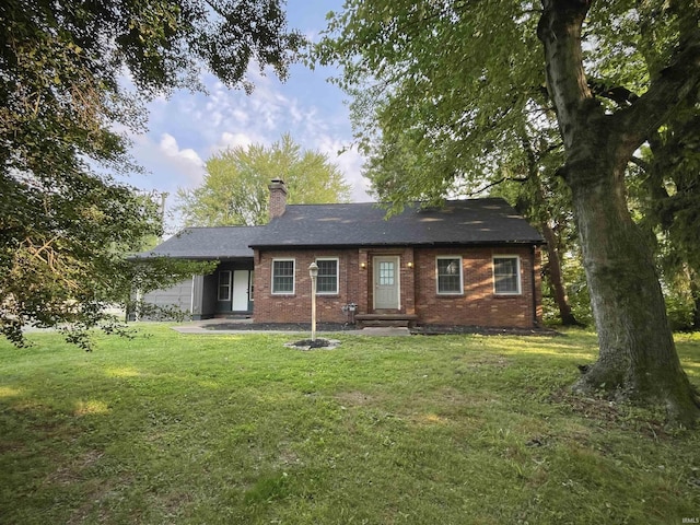 5425 Lincoln Ave, Evansville, IN 47715 - ranch-style home featuring a front lawn, a chimney, and brick siding