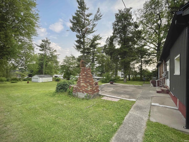 5425 Lincoln Ave, Evansville, IN 47715 - view of green lawn with entry steps