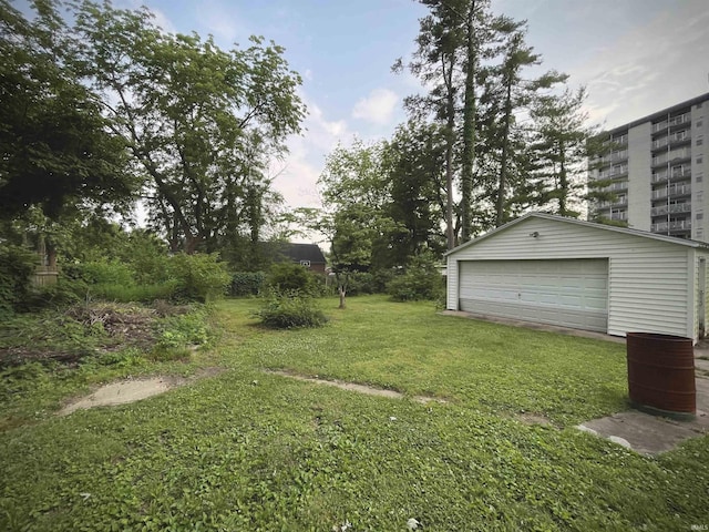 5425 Lincoln Ave, Evansville, IN 47715 - view of green lawn featuring an outbuilding and a detached garage