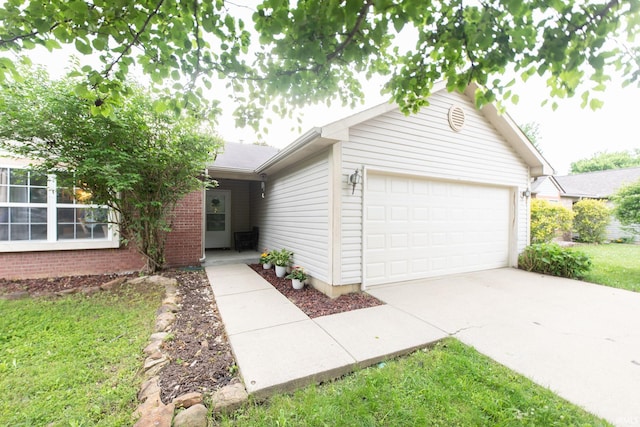5530 W Cobblestone St, Bloomington, IN 47403 - ranch-style house with a garage and driveway