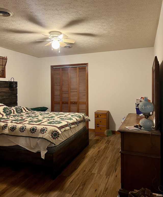 3559 W County Road 775 N, Orleans, IN 47452 - bedroom with dark wood-style flooring, a closet, a textured ceiling, and a ceiling fan