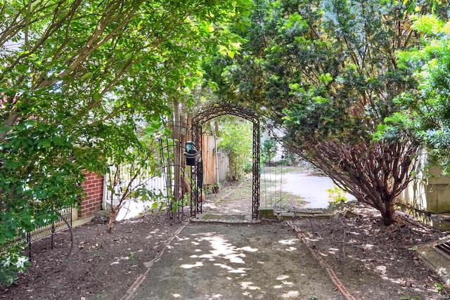2307 Forest Park Blvd, Fort Wayne, IN 46805 - view of gate
