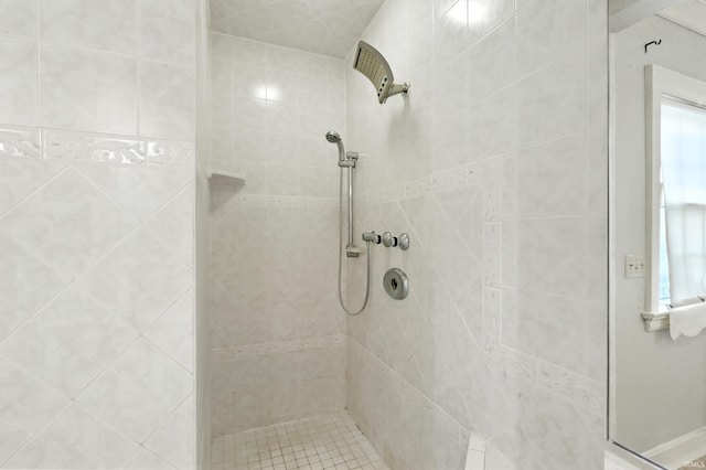 2307 Forest Park Blvd, Fort Wayne, IN 46805 - bathroom featuring a stall shower
