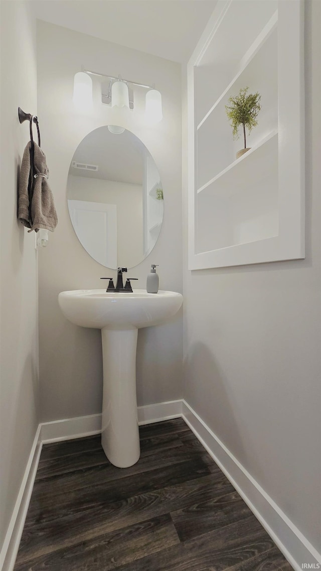916 Cameo Dr, Evansville, IN 47711 - bathroom with baseboards and wood finished floors