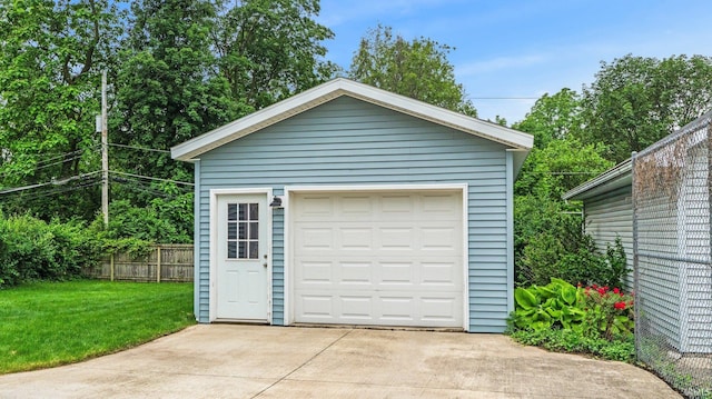2120 Springfield Ave, Fort Wayne, IN 46805 - detached garage with driveway