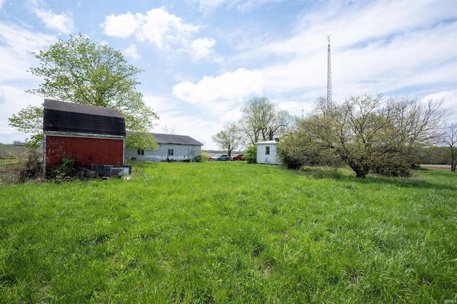 9529 N 600 E, North Manchester, IN 46962 - view of grassy yard featuring a barn and an outdoor structure