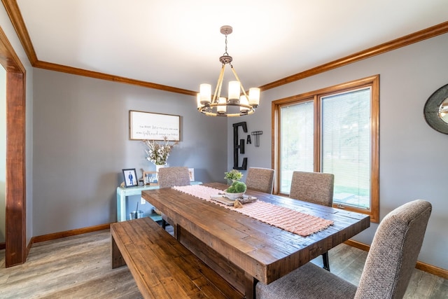 10909 Bittersweet Dells Ln, Fort Wayne, IN 46814 - dining area featuring a chandelier, crown molding, baseboards, and light wood-style floors
